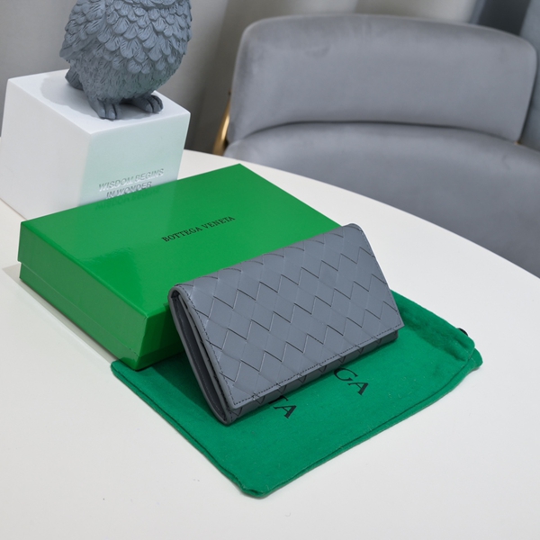 ボッテガヴェネタ財布コピー側面デザイン